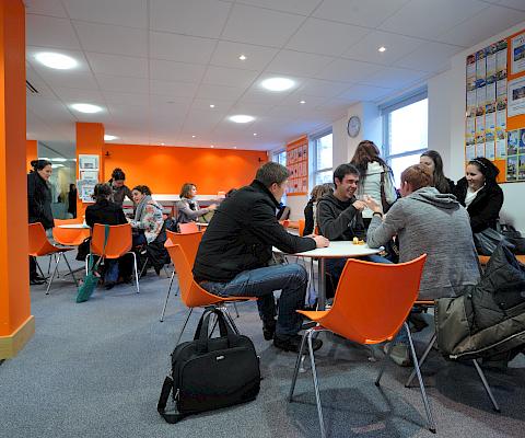 Lounge étudiants école d'anglais EC Brighton