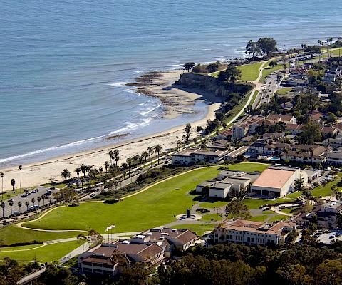 Etudes à l'étranger - L'océan et le campus SBCC de Santa Barbara